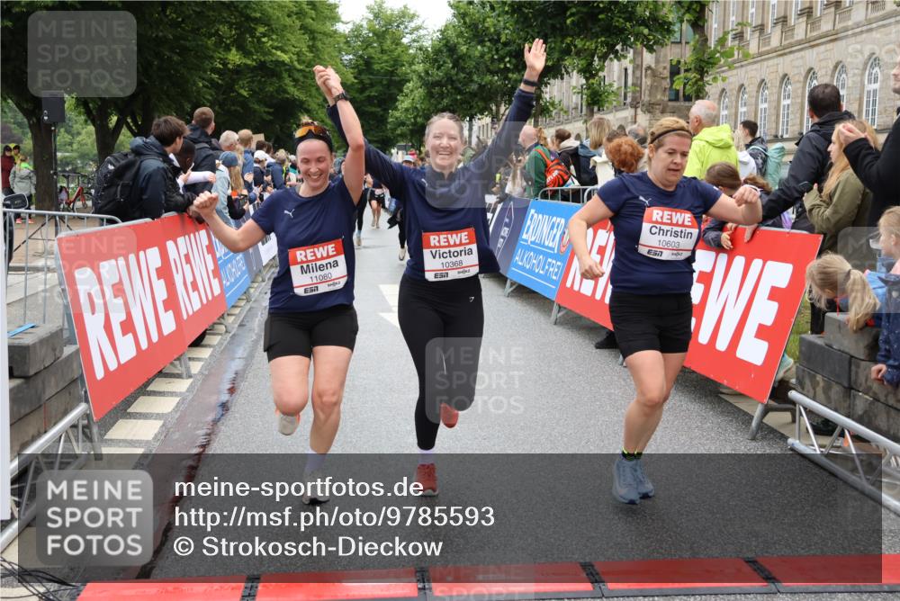 14.06.2026 - REWE Women's Run Strokosch-Dieckow http://msf.ph/oto/9785593 14.06.2026 10:04:05 Ziel 10011, 10013, 10301, 10368, 10415, 10603, 10900, 10996, 11080 meine-sportfotos.de