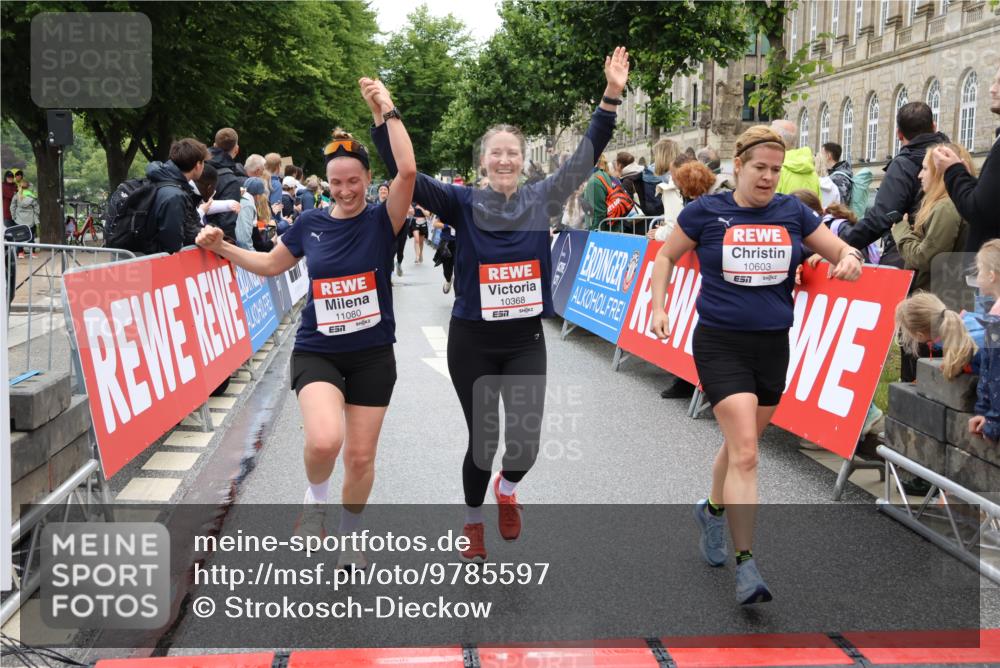 14.06.2026 - REWE Women's Run Strokosch-Dieckow http://msf.ph/oto/9785597 14.06.2026 10:04:05 Ziel 10011, 10013, 10301, 10368, 10415, 10603, 10900, 10996, 11080 meine-sportfotos.de