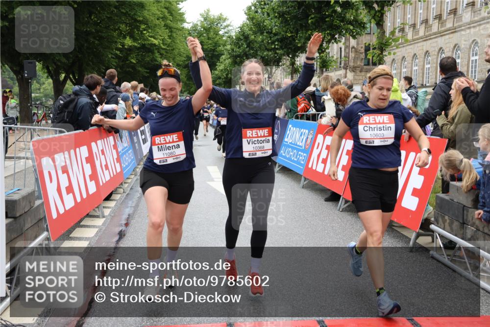 14.06.2026 - REWE Women's Run Strokosch-Dieckow http://msf.ph/oto/9785602 14.06.2026 10:04:05 Ziel 10011, 10013, 10301, 10368, 10415, 10603, 10900, 10996, 11080 meine-sportfotos.de