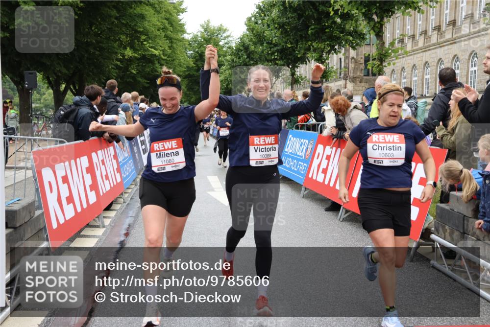 14.06.2026 - REWE Women's Run Strokosch-Dieckow http://msf.ph/oto/9785606 14.06.2026 10:04:05 Ziel 10011, 10013, 10301, 10368, 10415, 10603, 10900, 10996, 11080 meine-sportfotos.de