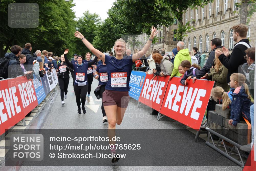 14.06.2026 - REWE Women's Run Strokosch-Dieckow http://msf.ph/oto/9785625 14.06.2026 10:04:08 Ziel 10227, 10301, 10368, 10415, 10476, 10603, 10900, 10996, 11080, 11333 meine-sportfotos.de