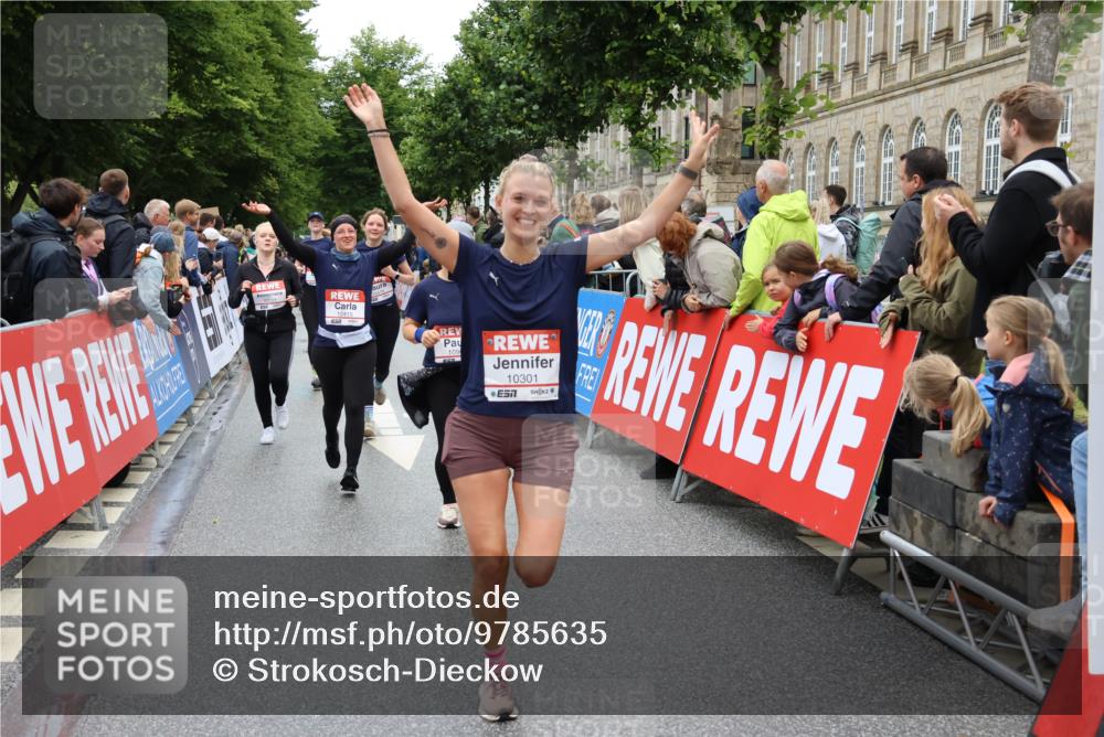 14.06.2026 - REWE Women's Run Strokosch-Dieckow http://msf.ph/oto/9785635 14.06.2026 10:04:08 Ziel 10227, 10301, 10368, 10415, 10476, 10603, 10900, 10996, 11080, 11333 meine-sportfotos.de