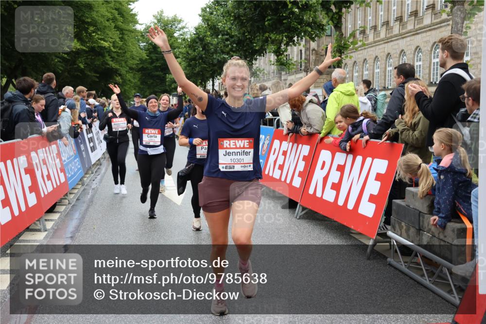 14.06.2026 - REWE Women's Run Strokosch-Dieckow http://msf.ph/oto/9785638 14.06.2026 10:04:08 Ziel 10227, 10301, 10368, 10415, 10476, 10603, 10900, 10996, 11080, 11333 meine-sportfotos.de