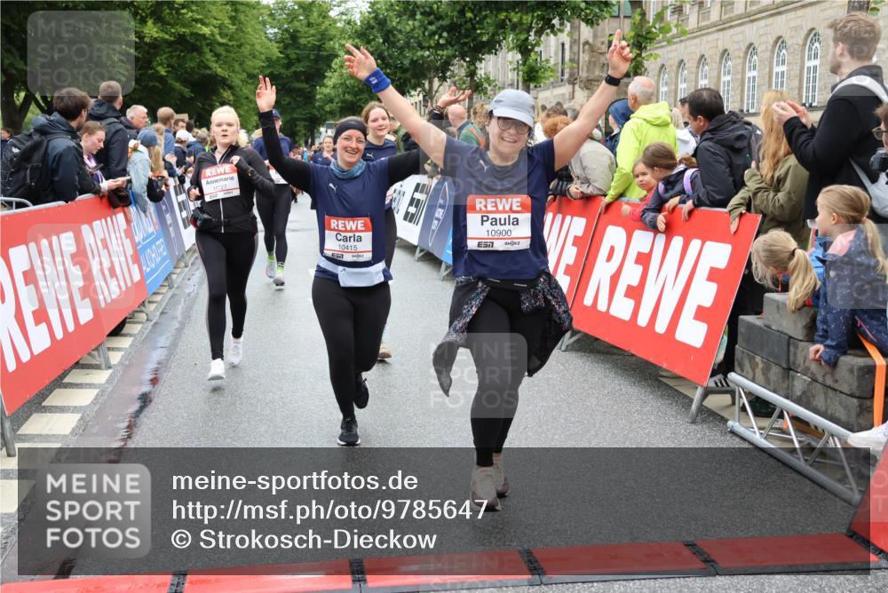 14.06.2026 - REWE Women's Run Strokosch-Dieckow http://msf.ph/oto/9785647 14.06.2026 10:04:09 Ziel 10227, 10276, 10301, 10368, 10415, 10448, 10476, 10603, 10900, 10996, 11080, 11333 meine-sportfotos.de