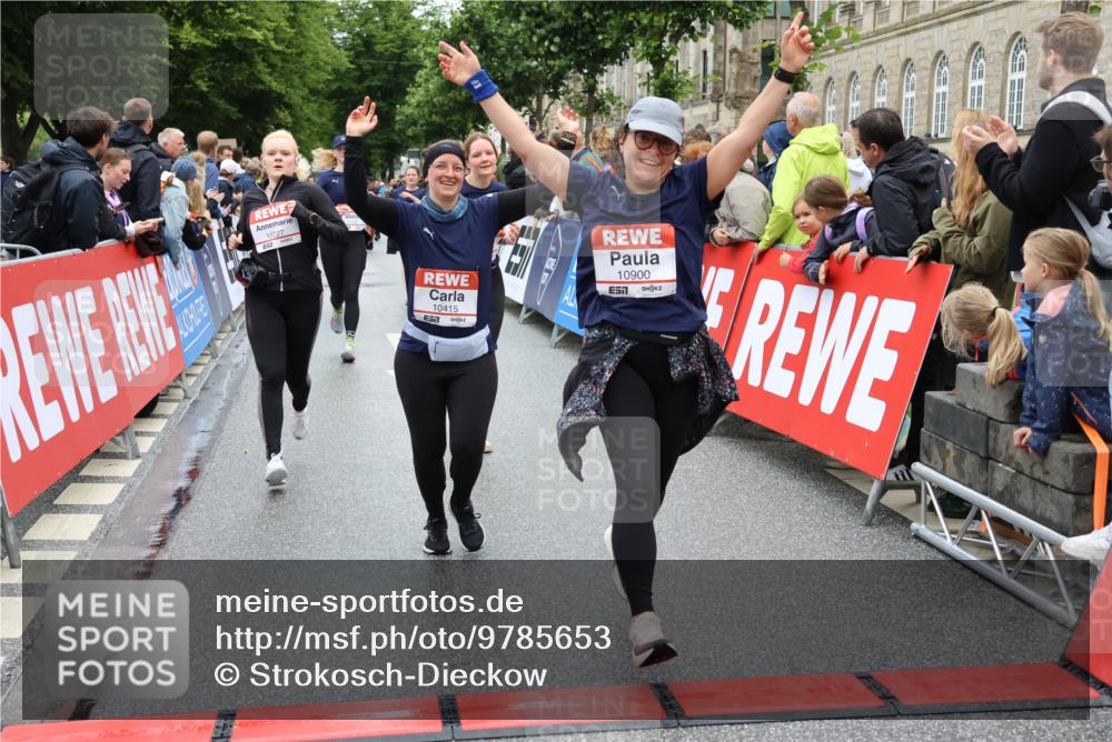 14.06.2026 - REWE Women's Run Strokosch-Dieckow http://msf.ph/oto/9785653 14.06.2026 10:04:09 Ziel 10227, 10276, 10301, 10368, 10415, 10448, 10476, 10603, 10900, 10996, 11080, 11333 meine-sportfotos.de