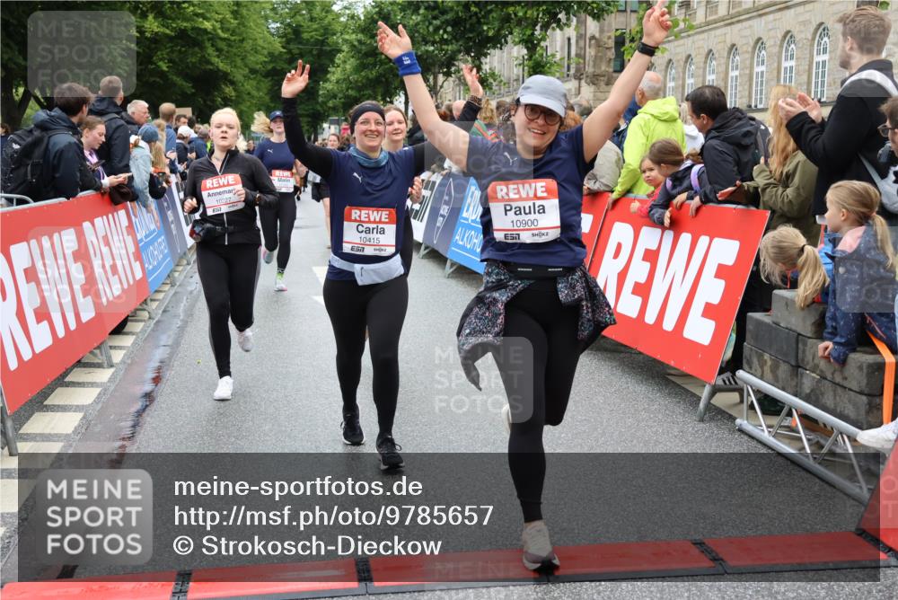 14.06.2026 - REWE Women's Run Strokosch-Dieckow http://msf.ph/oto/9785657 14.06.2026 10:04:09 Ziel 10227, 10276, 10301, 10368, 10415, 10448, 10476, 10603, 10900, 10996, 11080, 11333 meine-sportfotos.de