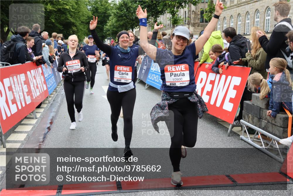 14.06.2026 - REWE Women's Run Strokosch-Dieckow http://msf.ph/oto/9785662 14.06.2026 10:04:09 Ziel 10227, 10276, 10301, 10368, 10415, 10448, 10476, 10603, 10900, 10996, 11080, 11333 meine-sportfotos.de