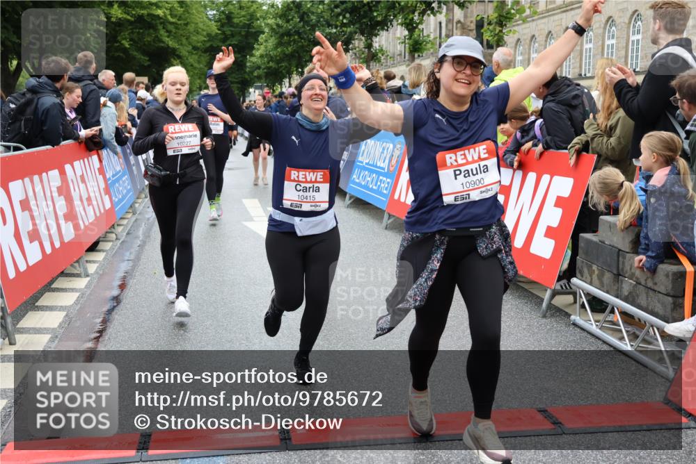 14.06.2026 - REWE Women's Run Strokosch-Dieckow http://msf.ph/oto/9785672 14.06.2026 10:04:09 Ziel 10227, 10276, 10301, 10368, 10415, 10448, 10476, 10603, 10900, 10996, 11080, 11333 meine-sportfotos.de