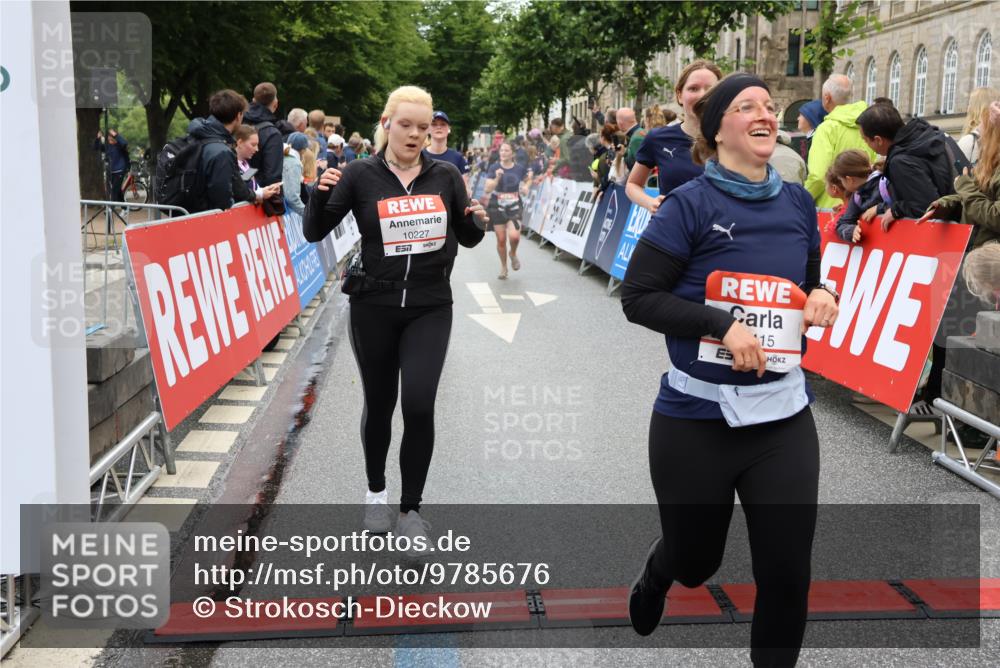 14.06.2026 - REWE Women's Run Strokosch-Dieckow http://msf.ph/oto/9785676 14.06.2026 10:04:10 Ziel 10227, 10276, 10301, 10368, 10415, 10448, 10476, 10603, 10900, 11080, 11333 meine-sportfotos.de