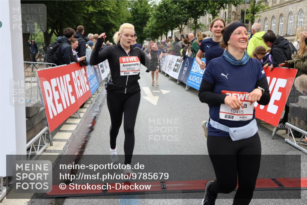 14.06.2026 - REWE Women's Run Strokosch-Dieckow http://msf.ph/oto/9785679 14.06.2026 10:04:10 Ziel 10227, 10276, 10301, 10368, 10415, 10448, 10476, 10603, 10900, 11080, 11333 meine-sportfotos.de