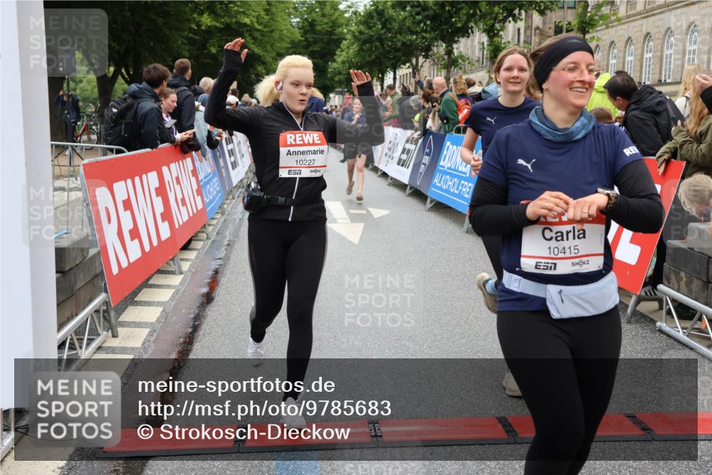 14.06.2026 - REWE Women's Run Strokosch-Dieckow http://msf.ph/oto/9785683 14.06.2026 10:04:10 Ziel 10227, 10276, 10301, 10368, 10415, 10448, 10476, 10603, 10900, 11080, 11333 meine-sportfotos.de