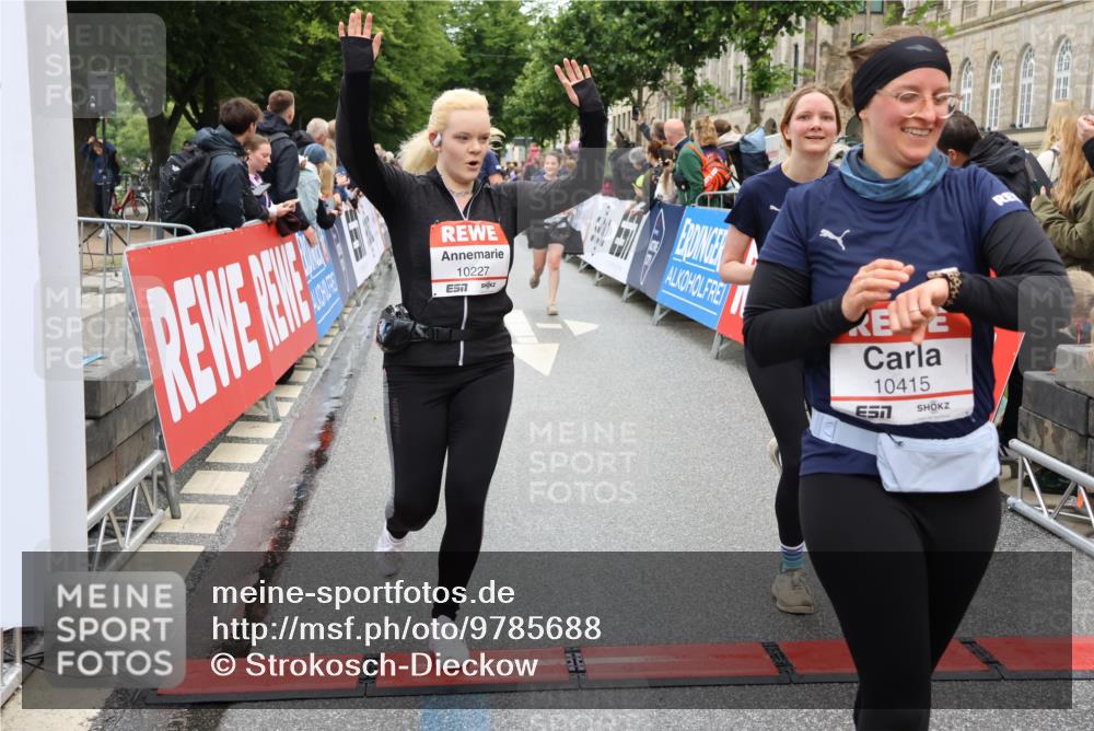 14.06.2026 - REWE Women's Run Strokosch-Dieckow http://msf.ph/oto/9785688 14.06.2026 10:04:10 Ziel 10227, 10276, 10301, 10368, 10415, 10448, 10476, 10603, 10900, 11080, 11333 meine-sportfotos.de