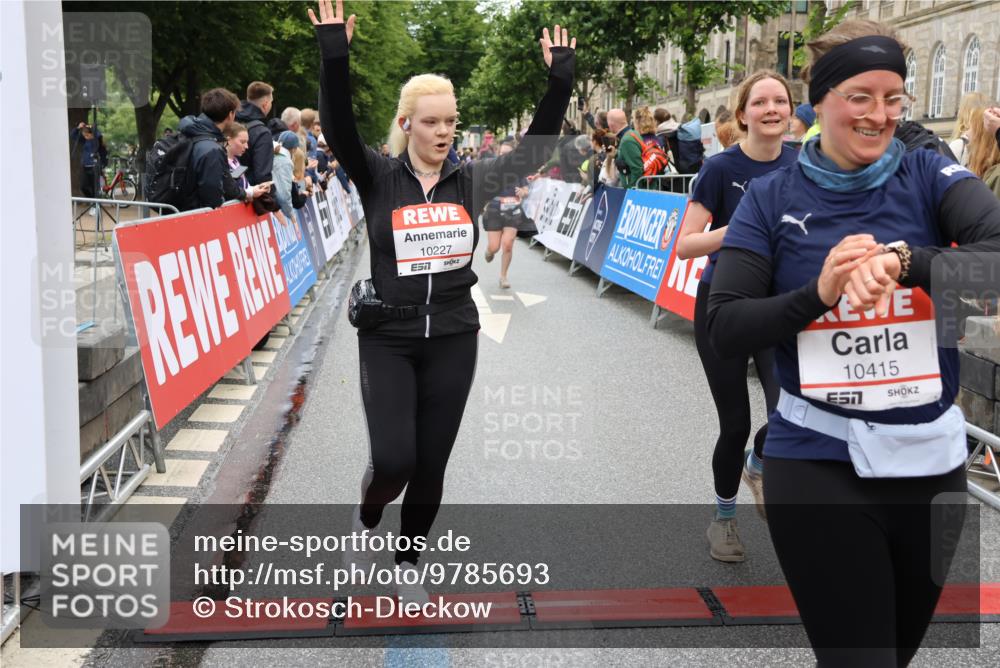14.06.2026 - REWE Women's Run Strokosch-Dieckow http://msf.ph/oto/9785693 14.06.2026 10:04:10 Ziel 10227, 10276, 10301, 10368, 10415, 10448, 10476, 10603, 10900, 11080, 11333 meine-sportfotos.de