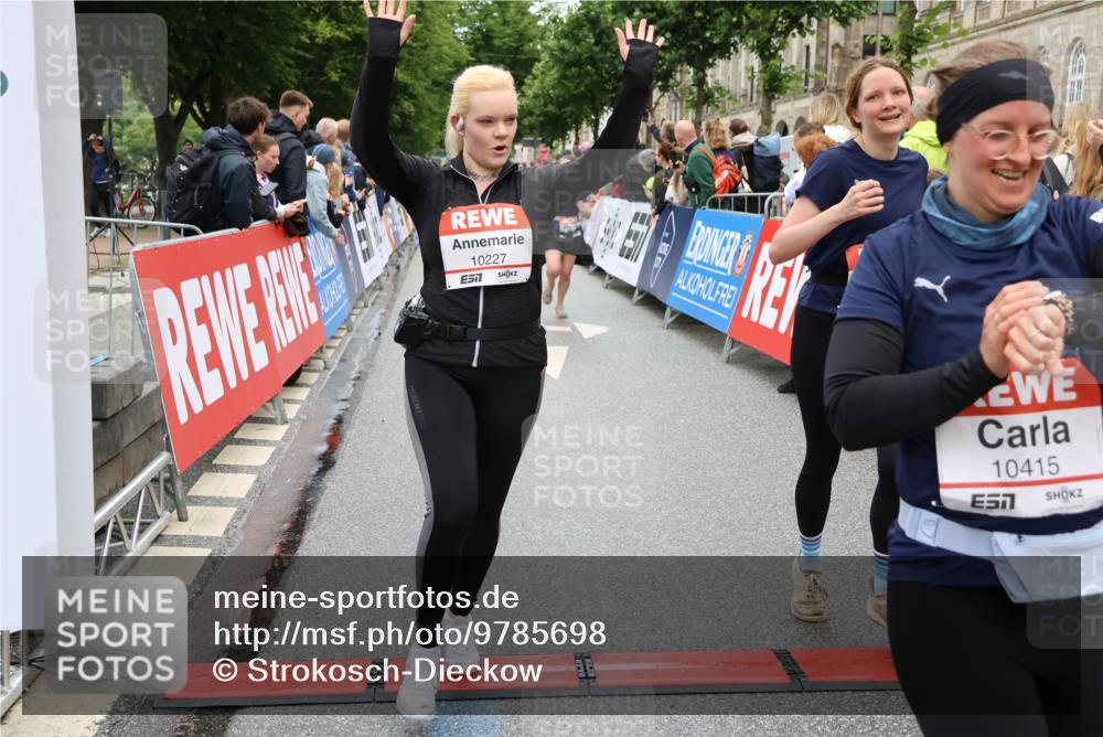 14.06.2026 - REWE Women's Run Strokosch-Dieckow http://msf.ph/oto/9785698 14.06.2026 10:04:10 Ziel 10227, 10276, 10301, 10368, 10415, 10448, 10476, 10603, 10900, 11080, 11333 meine-sportfotos.de