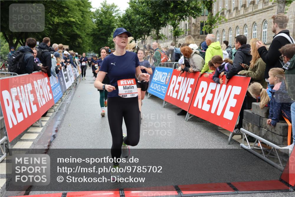 14.06.2026 - REWE Women's Run Strokosch-Dieckow http://msf.ph/oto/9785702 14.06.2026 10:04:12 Ziel 10227, 10276, 10301, 10368, 10415, 10448, 10476, 10603, 10900, 11080, 11333 meine-sportfotos.de