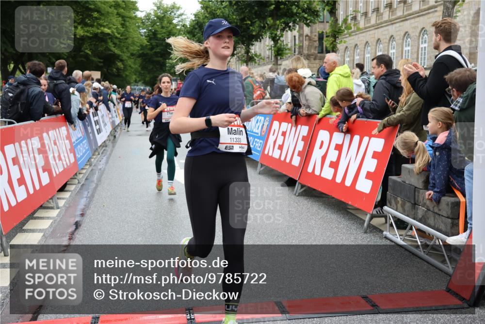 14.06.2026 - REWE Women's Run Strokosch-Dieckow http://msf.ph/oto/9785722 14.06.2026 10:04:12 Ziel 10227, 10276, 10301, 10368, 10415, 10448, 10476, 10603, 10900, 11080, 11333 meine-sportfotos.de