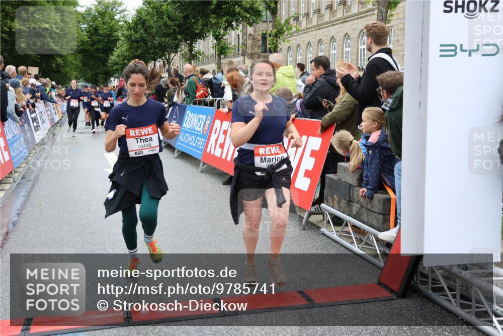 14.06.2026 - REWE Women's Run Strokosch-Dieckow http://msf.ph/oto/9785741 14.06.2026 10:04:13 Ziel 10227, 10276, 10301, 10368, 10415, 10448, 10476, 10603, 10900, 11080, 11333 meine-sportfotos.de