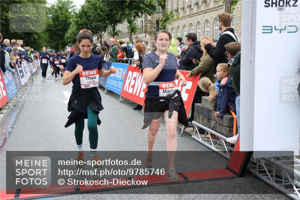 14.06.2026 - REWE Women's Run Strokosch-Dieckow http://msf.ph/oto/9785746 14.06.2026 10:04:14 Ziel 10227, 10276, 10301, 10415, 10448, 10476, 10900, 11108, 11333 meine-sportfotos.de