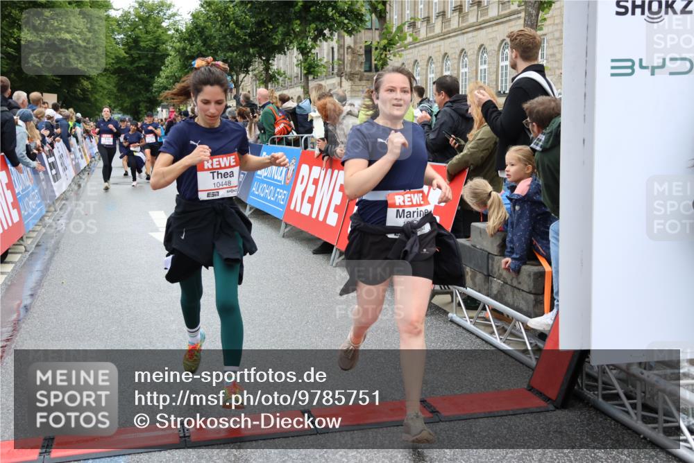 14.06.2026 - REWE Women's Run Strokosch-Dieckow http://msf.ph/oto/9785751 14.06.2026 10:04:14 Ziel 10227, 10276, 10301, 10415, 10448, 10476, 10900, 11108, 11333 meine-sportfotos.de