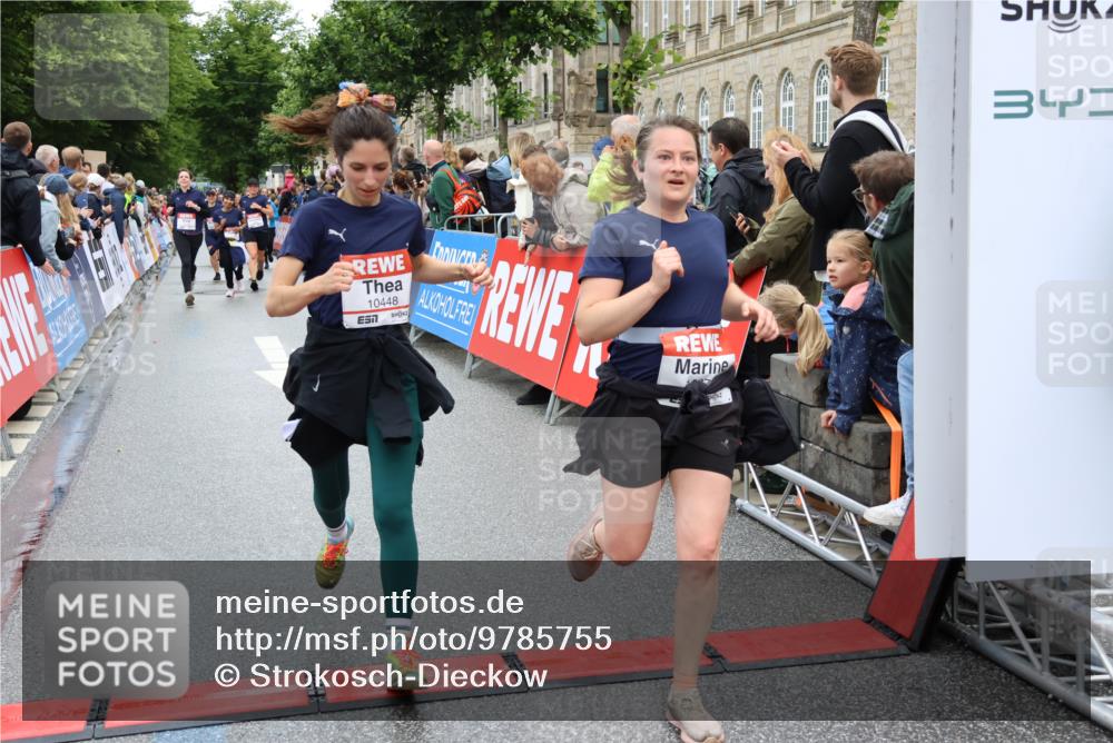 14.06.2026 - REWE Women's Run Strokosch-Dieckow http://msf.ph/oto/9785755 14.06.2026 10:04:14 Ziel 10227, 10276, 10301, 10415, 10448, 10476, 10900, 11108, 11333 meine-sportfotos.de