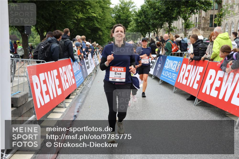 14.06.2026 - REWE Women's Run Strokosch-Dieckow http://msf.ph/oto/9785775 14.06.2026 10:04:18 Ziel 10227, 10276, 10335, 10448, 10476, 10554, 10974, 11037, 11108, 11279, 11333, 11338, 11534 meine-sportfotos.de