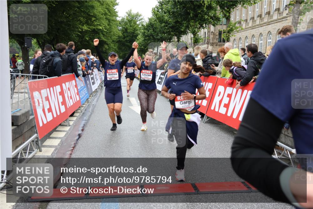 14.06.2026 - REWE Women's Run Strokosch-Dieckow http://msf.ph/oto/9785794 14.06.2026 10:04:19 Ziel 10276, 10335, 10448, 10554, 10974, 11037, 11108, 11279, 11333, 11338, 11534 meine-sportfotos.de