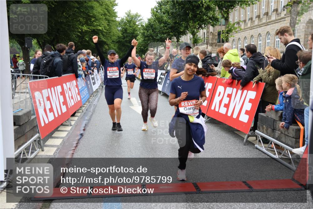 14.06.2026 - REWE Women's Run Strokosch-Dieckow http://msf.ph/oto/9785799 14.06.2026 10:04:19 Ziel 10276, 10335, 10448, 10554, 10974, 11037, 11108, 11279, 11333, 11338, 11534 meine-sportfotos.de