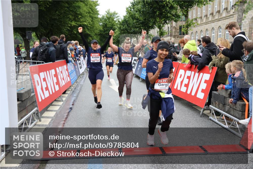 14.06.2026 - REWE Women's Run Strokosch-Dieckow http://msf.ph/oto/9785804 14.06.2026 10:04:19 Ziel 10276, 10335, 10448, 10554, 10974, 11037, 11108, 11279, 11333, 11338, 11534 meine-sportfotos.de