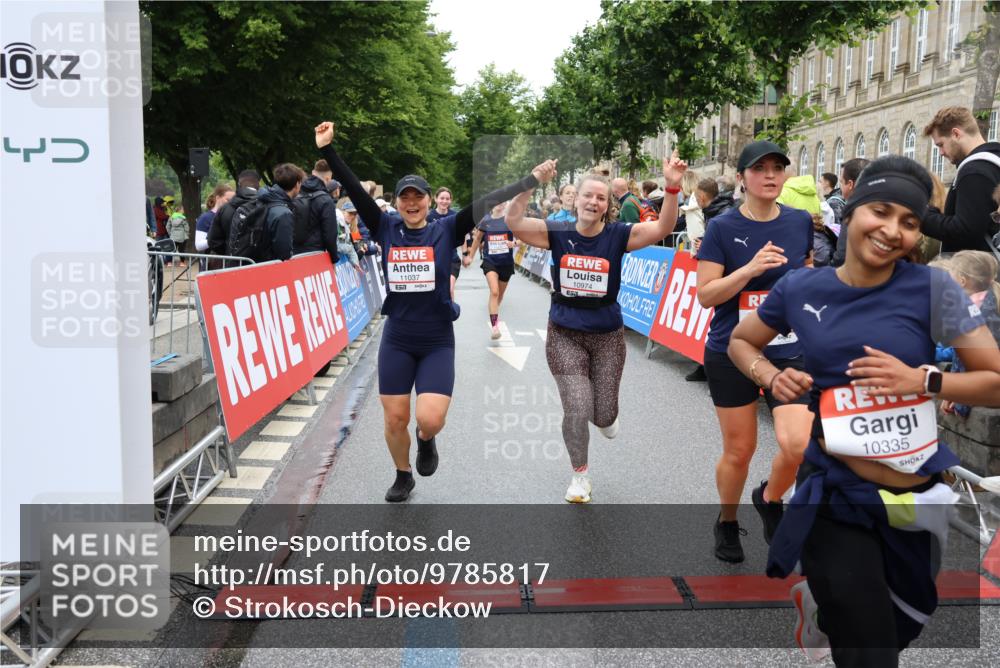 14.06.2026 - REWE Women's Run Strokosch-Dieckow http://msf.ph/oto/9785817 14.06.2026 10:04:20 Ziel 10276, 10335, 10448, 10544, 10554, 10974, 11037, 11108, 11279, 11333, 11338, 11534 meine-sportfotos.de