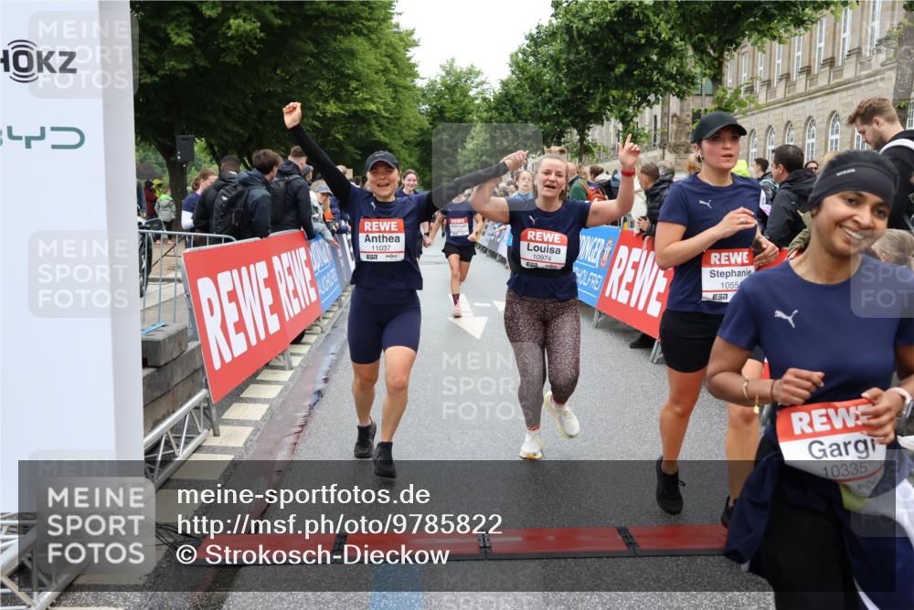 14.06.2026 - REWE Women's Run Strokosch-Dieckow http://msf.ph/oto/9785822 14.06.2026 10:04:20 Ziel 10276, 10335, 10448, 10544, 10554, 10974, 11037, 11108, 11279, 11333, 11338, 11534 meine-sportfotos.de