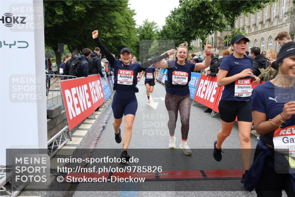 14.06.2026 - REWE Women's Run Strokosch-Dieckow http://msf.ph/oto/9785826 14.06.2026 10:04:20 Ziel 10276, 10335, 10448, 10544, 10554, 10974, 11037, 11108, 11279, 11333, 11338, 11534 meine-sportfotos.de