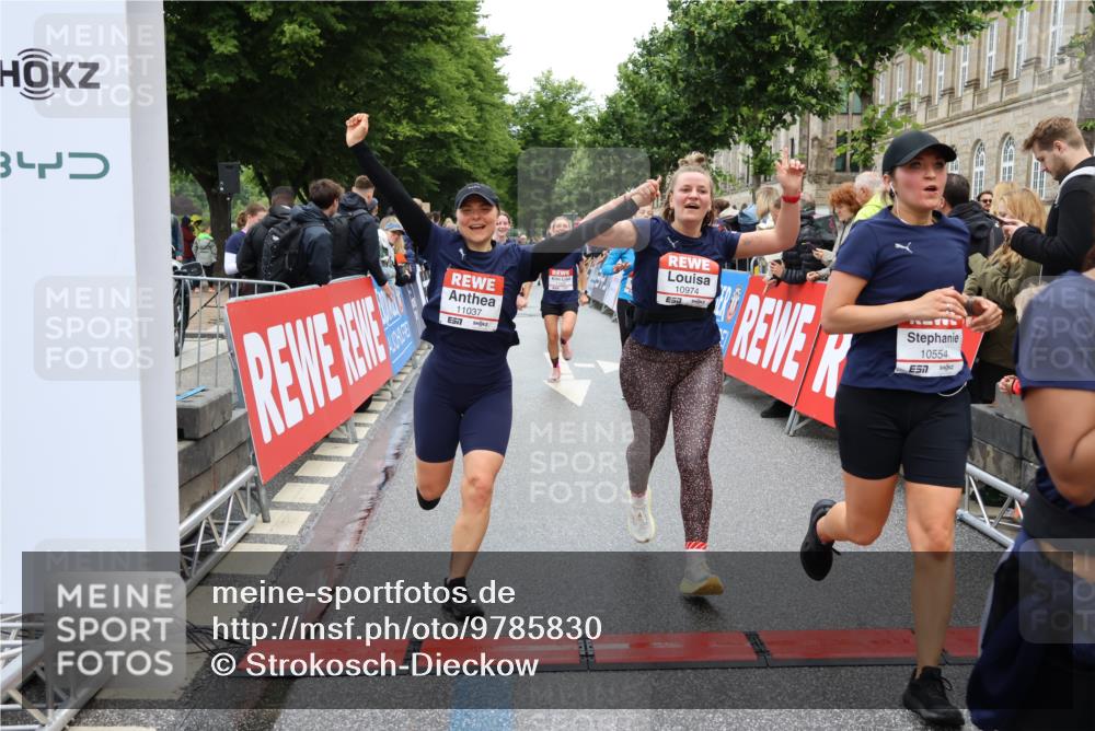 14.06.2026 - REWE Women's Run Strokosch-Dieckow http://msf.ph/oto/9785830 14.06.2026 10:04:20 Ziel 10276, 10335, 10448, 10544, 10554, 10974, 11037, 11108, 11279, 11333, 11338, 11534 meine-sportfotos.de