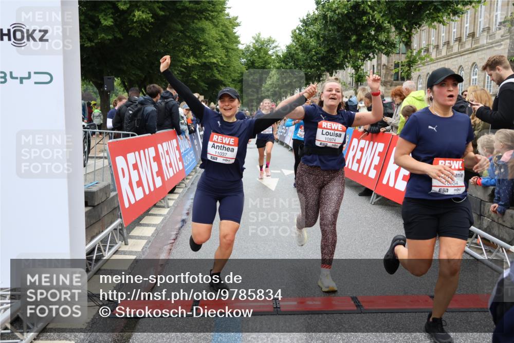 14.06.2026 - REWE Women's Run Strokosch-Dieckow http://msf.ph/oto/9785834 14.06.2026 10:04:20 Ziel 10276, 10335, 10448, 10544, 10554, 10974, 11037, 11108, 11279, 11333, 11338, 11534 meine-sportfotos.de