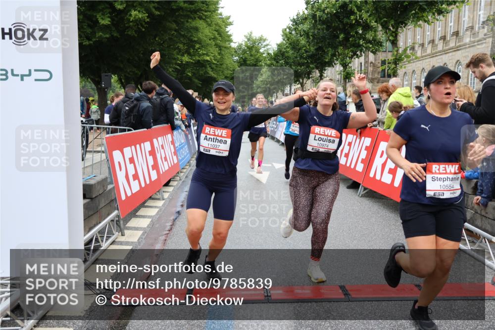 14.06.2026 - REWE Women's Run Strokosch-Dieckow http://msf.ph/oto/9785839 14.06.2026 10:04:20 Ziel 10276, 10335, 10448, 10544, 10554, 10974, 11037, 11108, 11279, 11333, 11338, 11534 meine-sportfotos.de