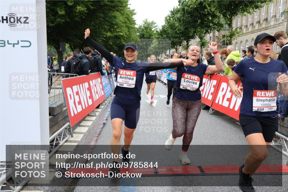 14.06.2026 - REWE Women's Run Strokosch-Dieckow http://msf.ph/oto/9785844 14.06.2026 10:04:20 Ziel 10276, 10335, 10448, 10544, 10554, 10974, 11037, 11108, 11279, 11333, 11338, 11534 meine-sportfotos.de