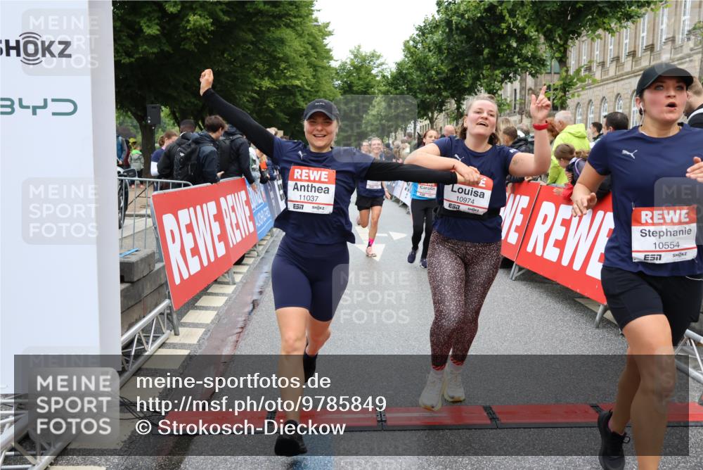 14.06.2026 - REWE Women's Run Strokosch-Dieckow http://msf.ph/oto/9785849 14.06.2026 10:04:20 Ziel 10276, 10335, 10448, 10544, 10554, 10974, 11037, 11108, 11279, 11333, 11338, 11534 meine-sportfotos.de