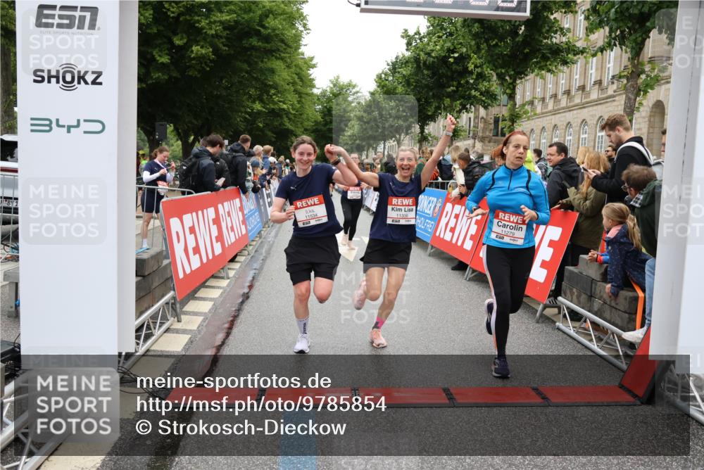 14.06.2026 - REWE Women's Run Strokosch-Dieckow http://msf.ph/oto/9785854 14.06.2026 10:04:22 Ziel 10335, 10544, 10554, 10974, 11037, 11108, 11279, 11338, 11534 meine-sportfotos.de