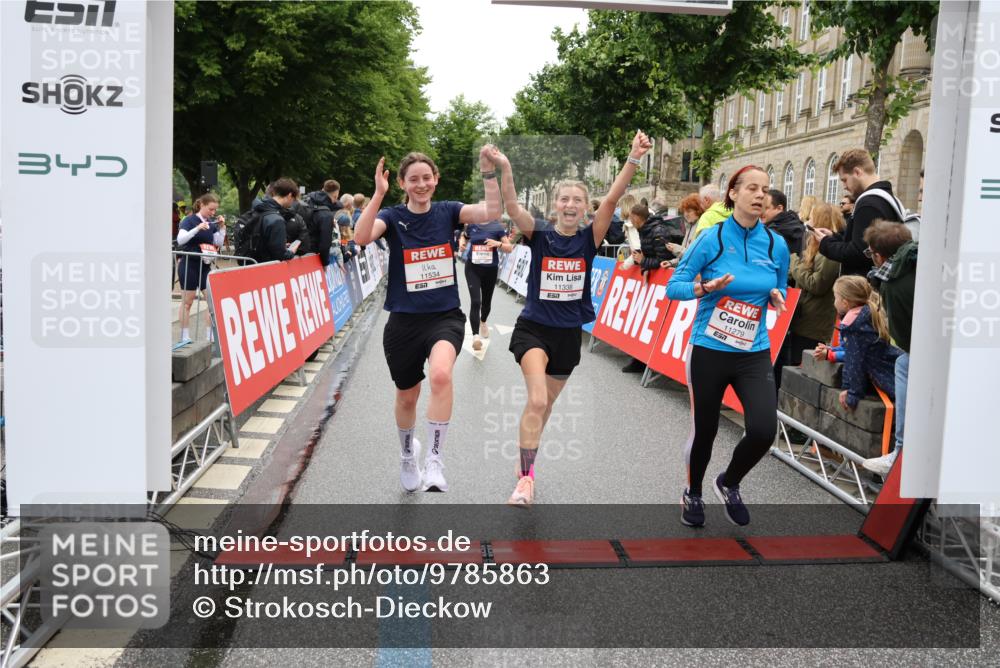 14.06.2026 - REWE Women's Run Strokosch-Dieckow http://msf.ph/oto/9785863 14.06.2026 10:04:22 Ziel 10335, 10544, 10554, 10974, 11037, 11108, 11279, 11338, 11534 meine-sportfotos.de