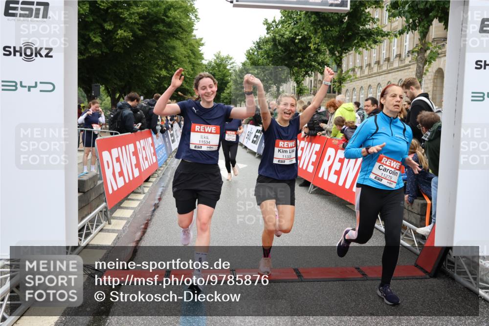 14.06.2026 - REWE Women's Run Strokosch-Dieckow http://msf.ph/oto/9785876 14.06.2026 10:04:22 Ziel 10335, 10544, 10554, 10974, 11037, 11108, 11279, 11338, 11534 meine-sportfotos.de