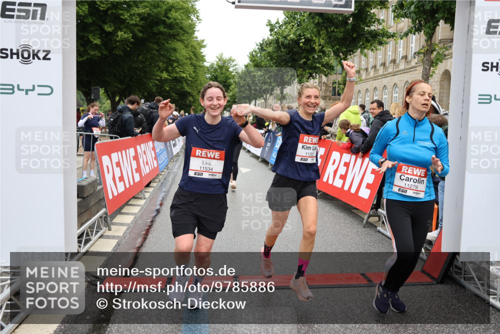 14.06.2026 - REWE Women's Run Strokosch-Dieckow http://msf.ph/oto/9785886 14.06.2026 10:04:22 Ziel 10335, 10544, 10554, 10974, 11037, 11108, 11279, 11338, 11534 meine-sportfotos.de