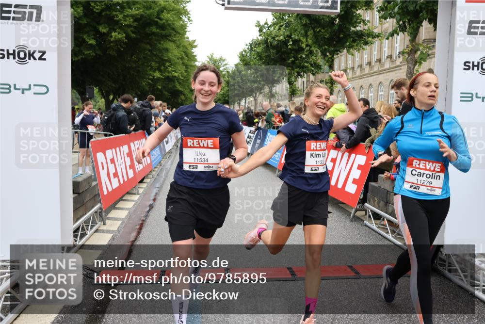14.06.2026 - REWE Women's Run Strokosch-Dieckow http://msf.ph/oto/9785895 14.06.2026 10:04:22 Ziel 10335, 10544, 10554, 10974, 11037, 11108, 11279, 11338, 11534 meine-sportfotos.de