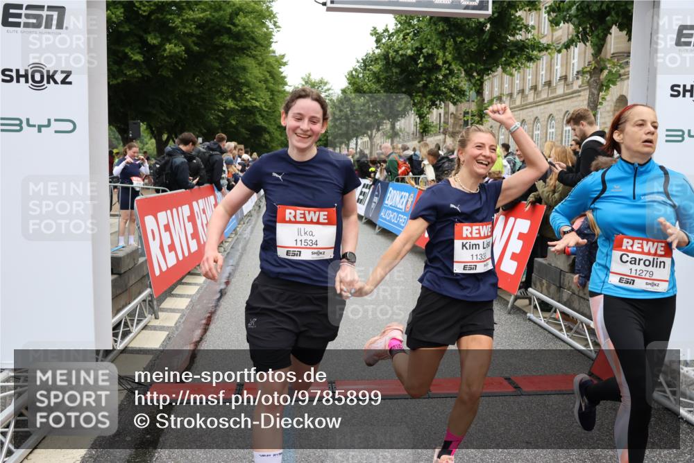 14.06.2026 - REWE Women's Run Strokosch-Dieckow http://msf.ph/oto/9785899 14.06.2026 10:04:22 Ziel 10335, 10544, 10554, 10974, 11037, 11108, 11279, 11338, 11534 meine-sportfotos.de