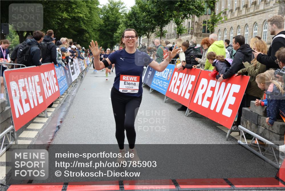 14.06.2026 - REWE Women's Run Strokosch-Dieckow http://msf.ph/oto/9785903 14.06.2026 10:04:24 Ziel 10335, 10544, 10554, 10656, 10974, 11037, 11108, 11279, 11338, 11534 meine-sportfotos.de