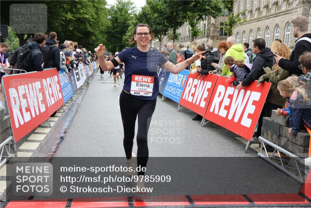 14.06.2026 - REWE Women's Run Strokosch-Dieckow http://msf.ph/oto/9785909 14.06.2026 10:04:24 Ziel 10335, 10544, 10554, 10656, 10974, 11037, 11108, 11279, 11338, 11534 meine-sportfotos.de