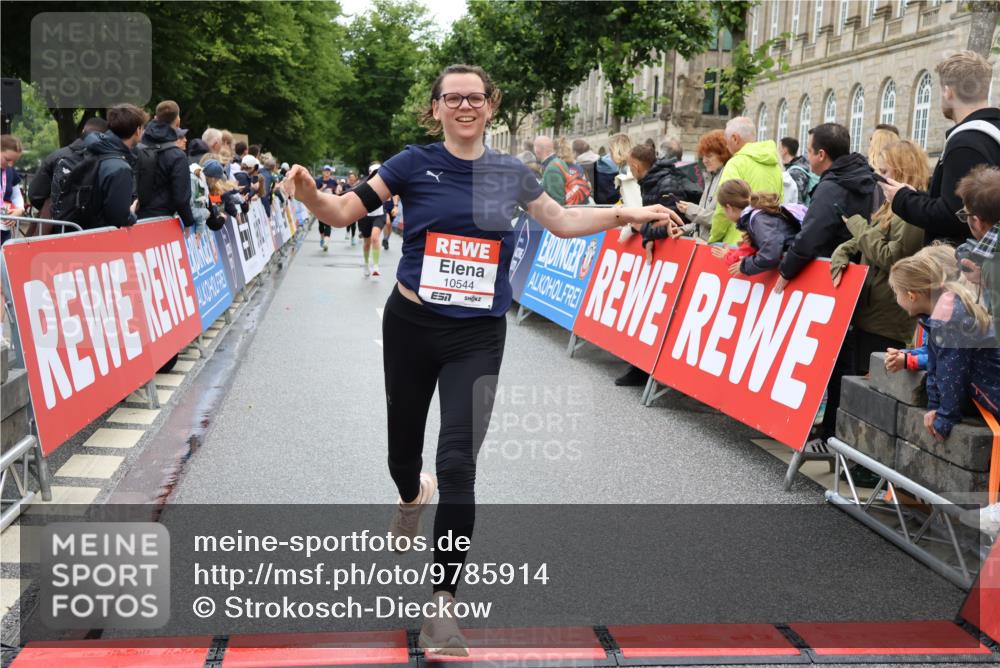 14.06.2026 - REWE Women's Run Strokosch-Dieckow http://msf.ph/oto/9785914 14.06.2026 10:04:24 Ziel 10335, 10544, 10554, 10656, 10974, 11037, 11108, 11279, 11338, 11534 meine-sportfotos.de