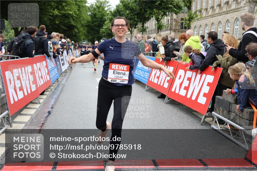 14.06.2026 - REWE Women's Run Strokosch-Dieckow http://msf.ph/oto/9785918 14.06.2026 10:04:24 Ziel 10335, 10544, 10554, 10656, 10974, 11037, 11108, 11279, 11338, 11534 meine-sportfotos.de