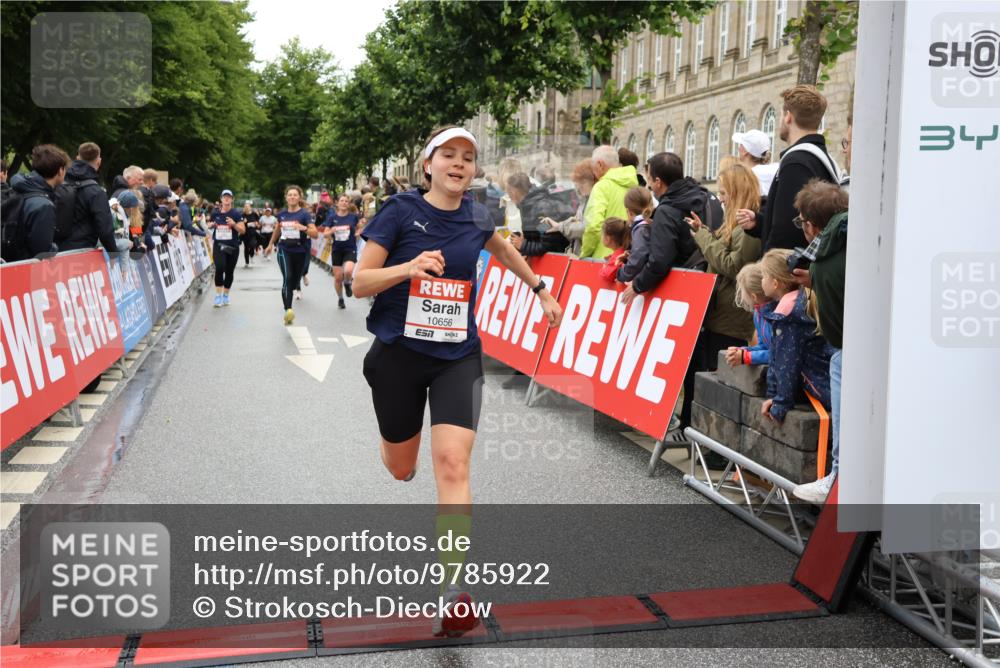 14.06.2026 - REWE Women's Run Strokosch-Dieckow http://msf.ph/oto/9785922 14.06.2026 10:04:27 Ziel 10335, 10544, 10554, 10656, 10660, 10779, 10974, 11037, 11144, 11279, 11338, 11473, 11534 meine-sportfotos.de