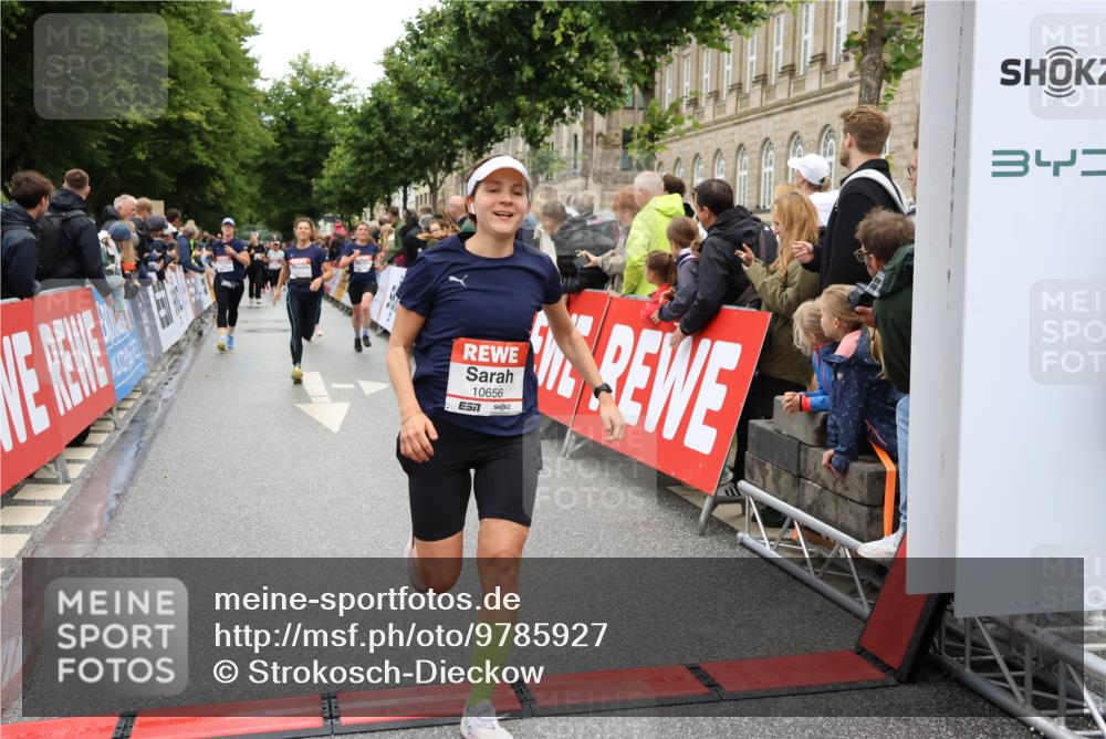 14.06.2026 - REWE Women's Run Strokosch-Dieckow http://msf.ph/oto/9785927 14.06.2026 10:04:27 Ziel 10335, 10544, 10554, 10656, 10660, 10779, 10974, 11037, 11144, 11279, 11338, 11473, 11534 meine-sportfotos.de