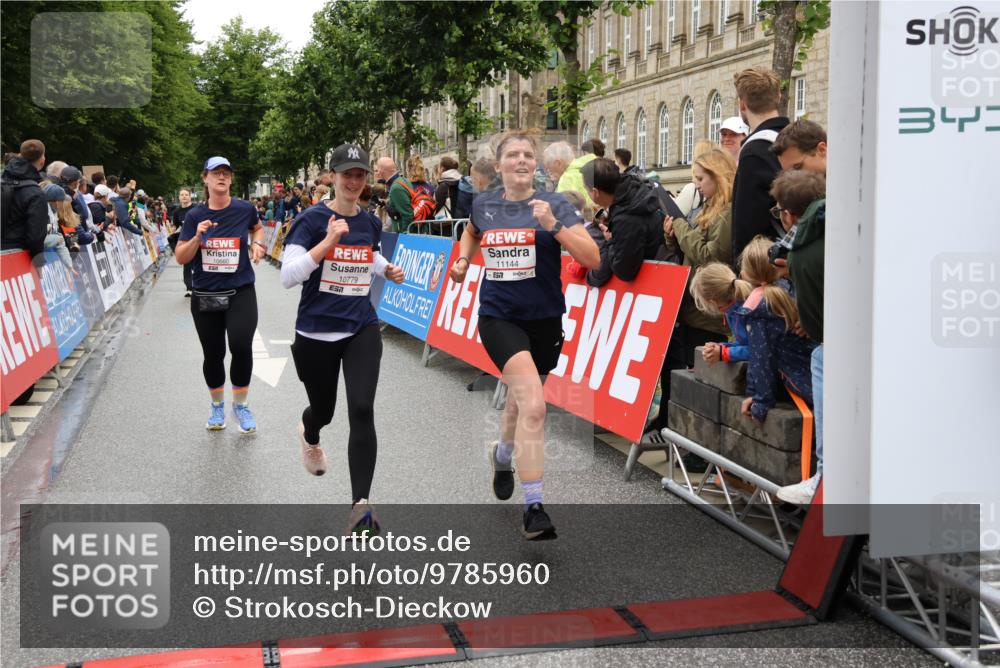 14.06.2026 - REWE Women's Run Strokosch-Dieckow http://msf.ph/oto/9785960 14.06.2026 10:04:30 Ziel 10544, 10656, 10660, 10771, 10779, 11144, 11279, 11338, 11473, 11534 meine-sportfotos.de