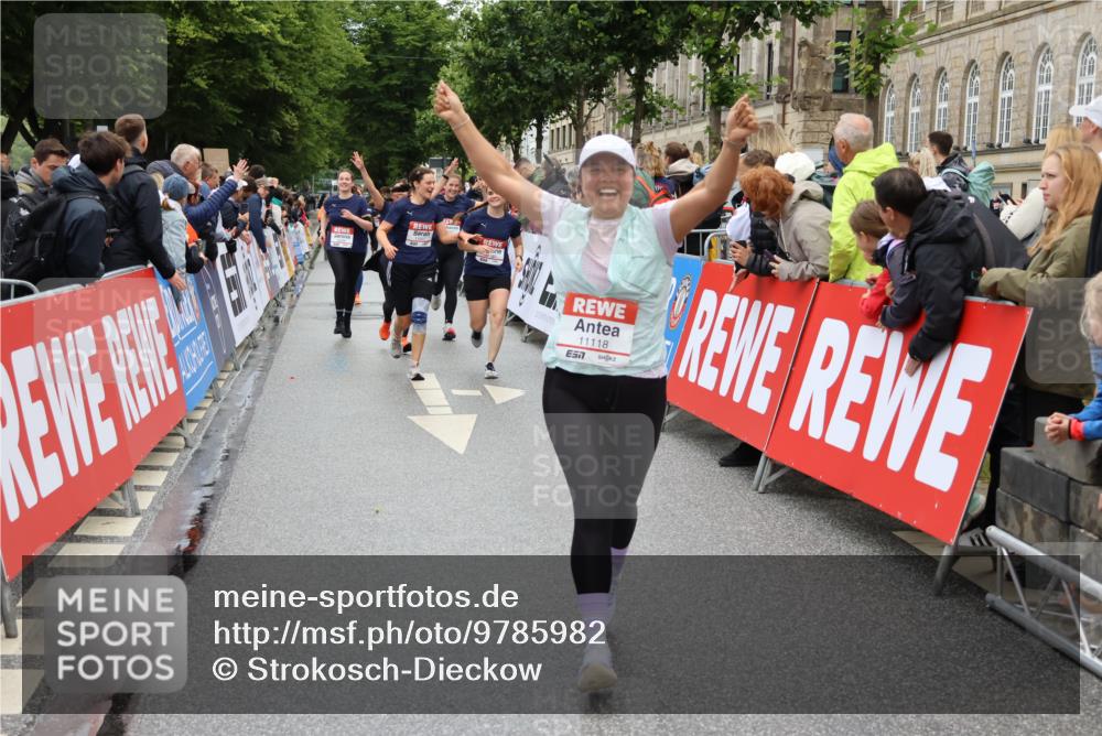 14.06.2026 - REWE Women's Run Strokosch-Dieckow http://msf.ph/oto/9785982 14.06.2026 10:04:36 Ziel 10486, 10660, 10771, 10779, 11002, 11118, 11144, 11187, 11473 meine-sportfotos.de